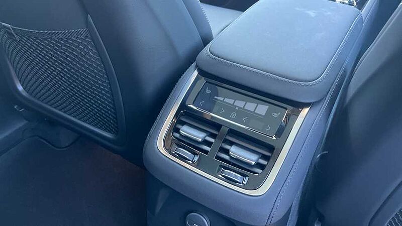Volvo XC90 Ultra, T8 AWD Plug-in hybrid, Electric/Petrol, Dark, 7 Seats