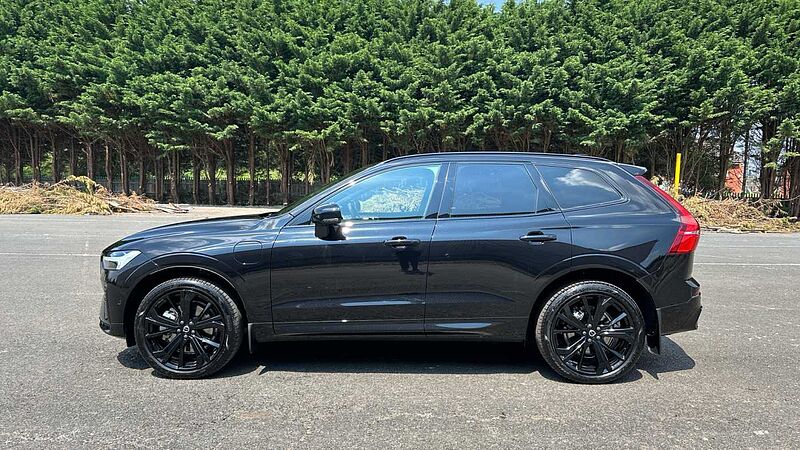 Volvo XC60 Black Edition Plus, T6 AWD Plug-in hybrid, Electric/Petrol (Panoramic Roof)