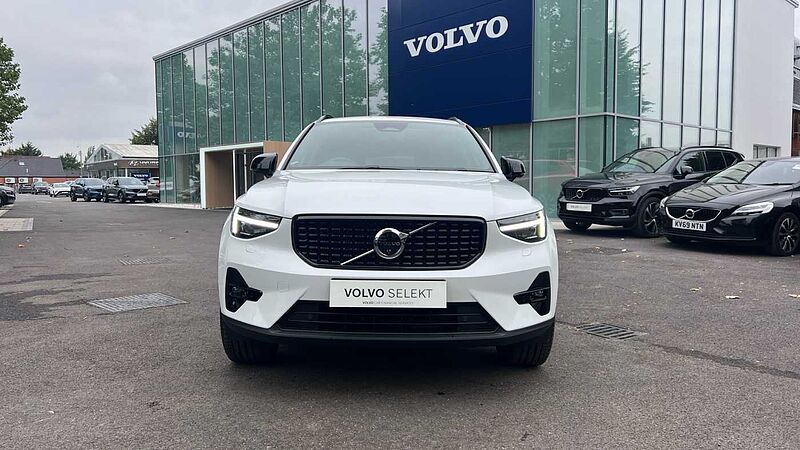 Volvo XC40 Ultimate, B4 Mild hybrid, Dark (Panoramic Roof, 360 Camera, Harman Kardon)