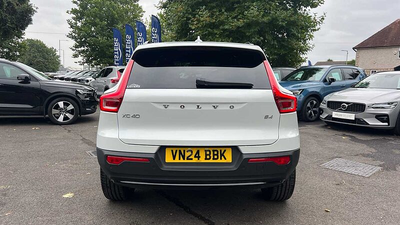 Volvo XC40 Ultimate, B4 Mild hybrid, Dark (Panoramic Roof, 360 Camera, Harman Kardon)