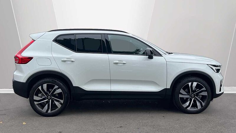 Volvo XC40 Ultimate, B4 Mild hybrid, Dark (Panoramic Roof, 360 Camera, Harman Kardon)