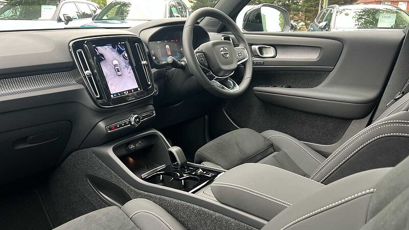 Volvo XC40 Ultimate, B4 Mild hybrid, Dark (Panoramic Roof, 360 Camera, Harman Kardon)