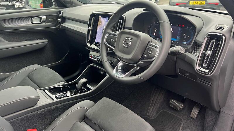 Volvo XC40 Ultimate, B4 Mild hybrid, Dark (Panoramic Roof, 360 Camera, Harman Kardon)