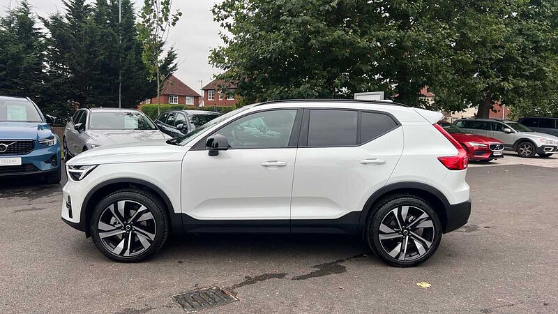 Volvo XC40 Ultimate, B4 Mild hybrid, Dark (Panoramic Roof, 360 Camera, Harman Kardon)