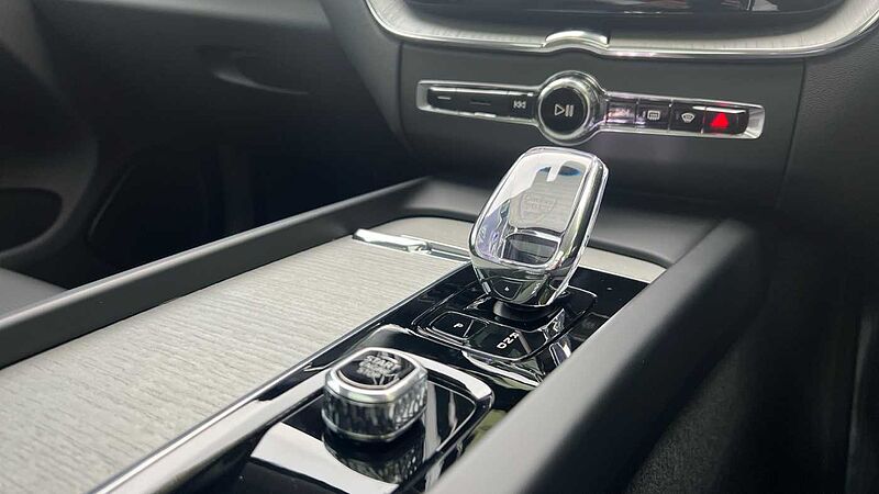 Volvo XC60 Ultra, T8 AWD Plug-in hybrid, Electric/Petrol, Bright(Panoramic Roof, 360 Camera)