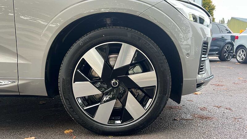 Volvo XC60 Ultra, T8 AWD Plug-in hybrid, Electric/Petrol, Bright(Panoramic Roof, 360 Camera)