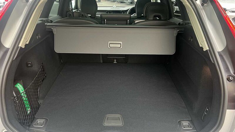Volvo XC60 Ultra, T8 AWD Plug-in hybrid, Electric/Petrol, Bright(Panoramic Roof, 360 Camera)