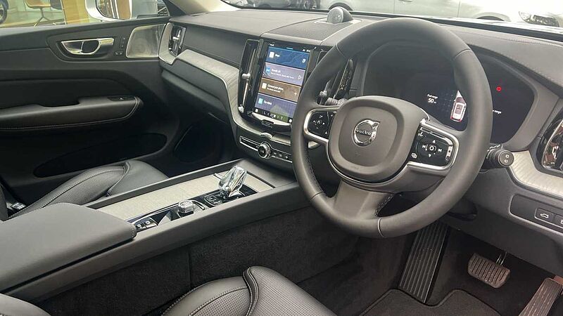 Volvo XC60 Ultra, T8 AWD Plug-in hybrid, Electric/Petrol, Bright(Panoramic Roof, 360 Camera)