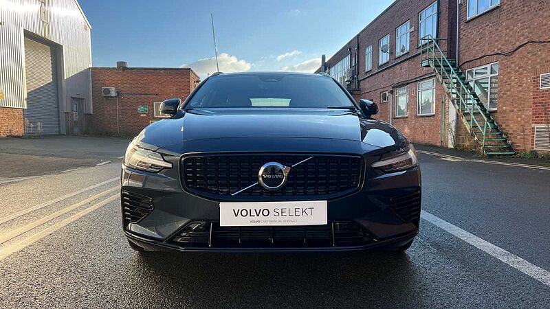 Volvo V60 Plus, T6 AWD Plug-in hybrid, Electric/Petrol, Dark