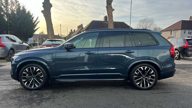 Volvo XC90 Plus, T8 AWD Plug-in hybrid, Electric/Petrol, Dark, 7 Seats (Panoramic Roof)