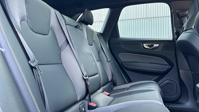 Volvo XC60 Black Edition Plus, T6 AWD Plug-in hybrid, Electric/Petrol (Panoramic Roof)
