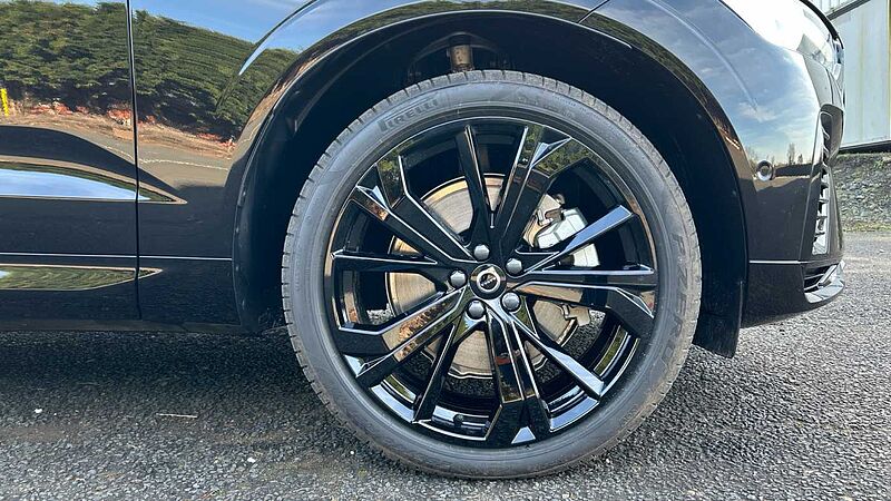 Volvo XC60 Black Edition Plus, T6 AWD Plug-in hybrid, Electric/Petrol (Panoramic Roof)