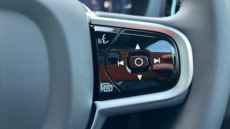 Volvo XC60 Black Edition Plus, T6 AWD Plug-in hybrid, Electric/Petrol (Panoramic Roof)