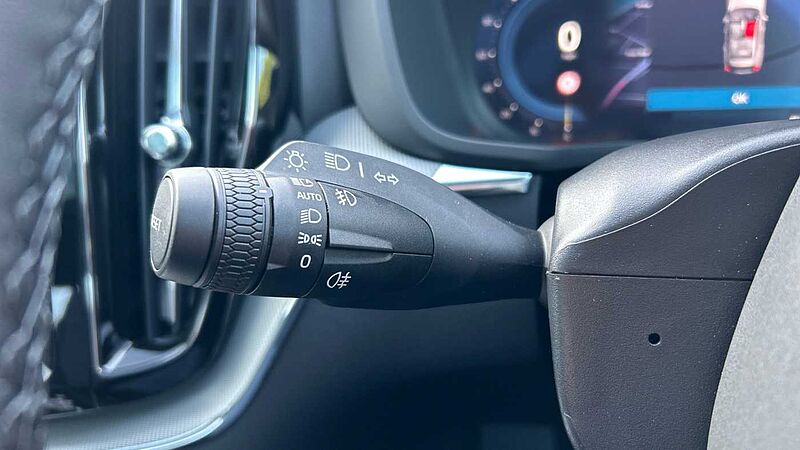 Volvo XC60 Black Edition Plus, T6 AWD Plug-in hybrid, Electric/Petrol (Panoramic Roof)
