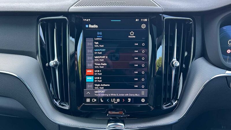 Volvo XC60 Black Edition Plus, T6 AWD Plug-in hybrid, Electric/Petrol (Panoramic Roof)