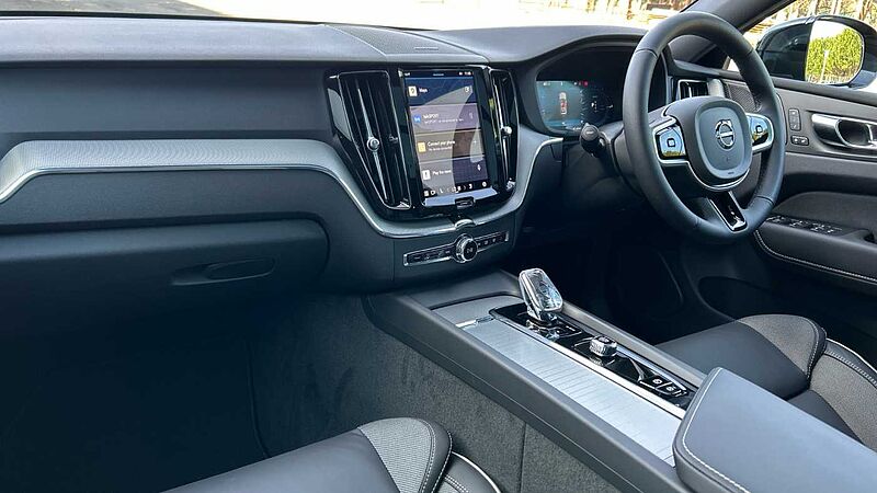 Volvo XC60 Black Edition Plus, T6 AWD Plug-in hybrid, Electric/Petrol (Panoramic Roof)