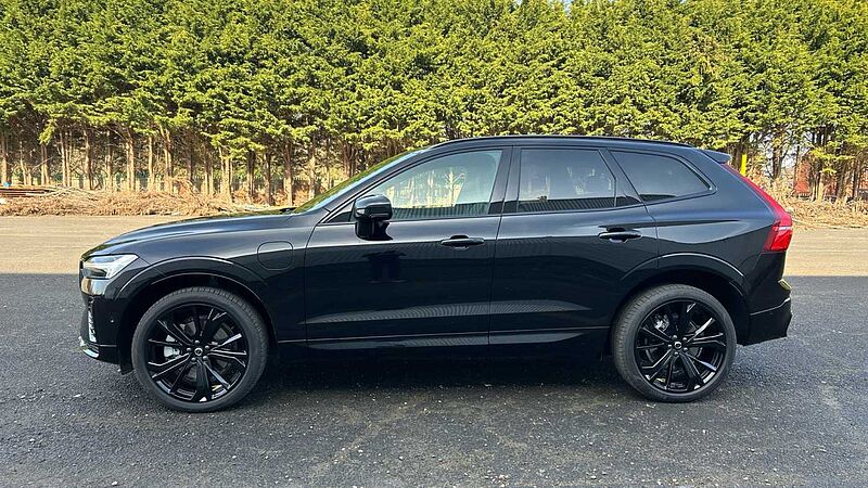 Volvo XC60 Black Edition Plus, T6 AWD Plug-in hybrid, Electric/Petrol (Panoramic Roof)