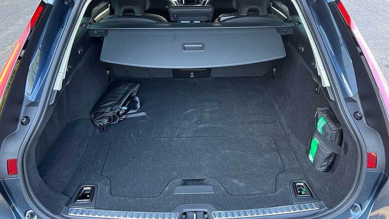 Volvo V90 Ultra, T8 AWD Plug-in hybrid, Electric/Petrol, Dark (Bowers & Wilkins)