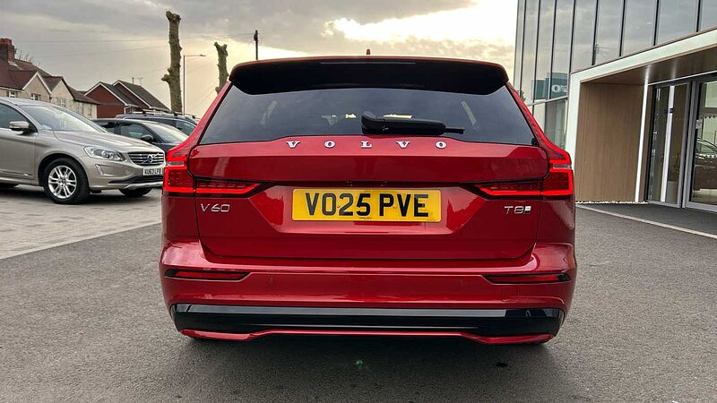 Volvo V60 Ultra, T8 AWD Plug-in hybrid, Electric/Petrol, Dark (Panoramic Roof)