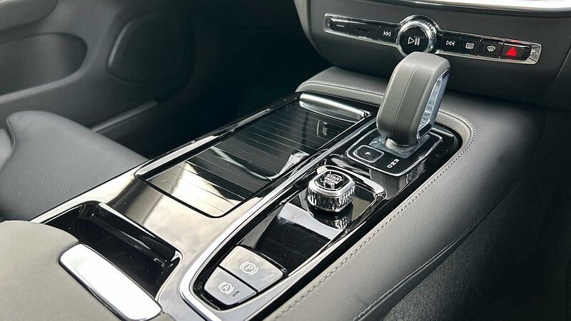 Volvo V60 Ultra, T8 AWD Plug-in hybrid, Electric/Petrol, Dark (Panoramic Roof)