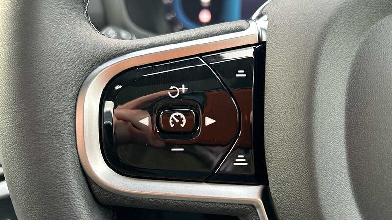 Volvo V60 Ultra, T8 AWD Plug-in hybrid, Electric/Petrol, Dark (Panoramic Roof)