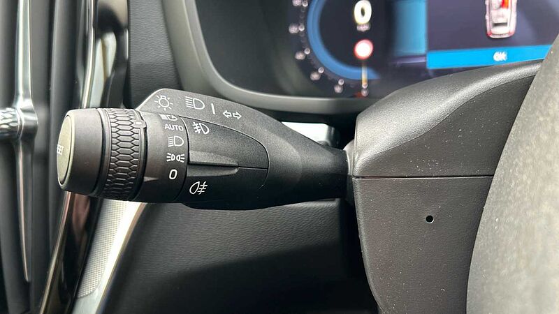 Volvo V60 Ultra, T8 AWD Plug-in hybrid, Electric/Petrol, Dark (Panoramic Roof)