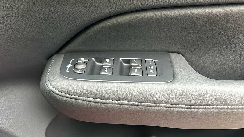 Volvo V60 Ultra, T8 AWD Plug-in hybrid, Electric/Petrol, Dark (Panoramic Roof)