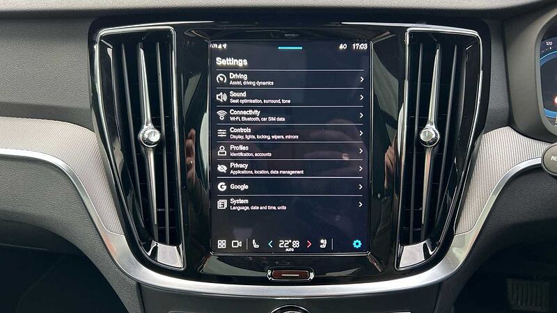 Volvo V60 Ultra, T8 AWD Plug-in hybrid, Electric/Petrol, Dark (Panoramic Roof)