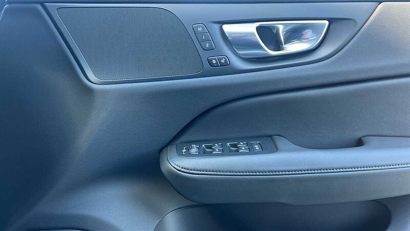 Volvo S60 Recharge Plus, T8 AWD Plug-in hybrid, Electric/Petrol, Dark