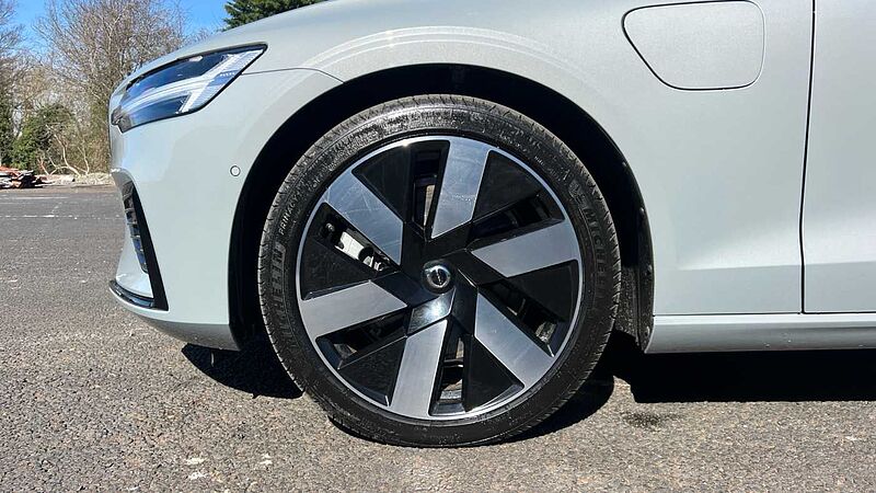 Volvo S60 Recharge Plus, T8 AWD Plug-in hybrid, Electric/Petrol, Dark