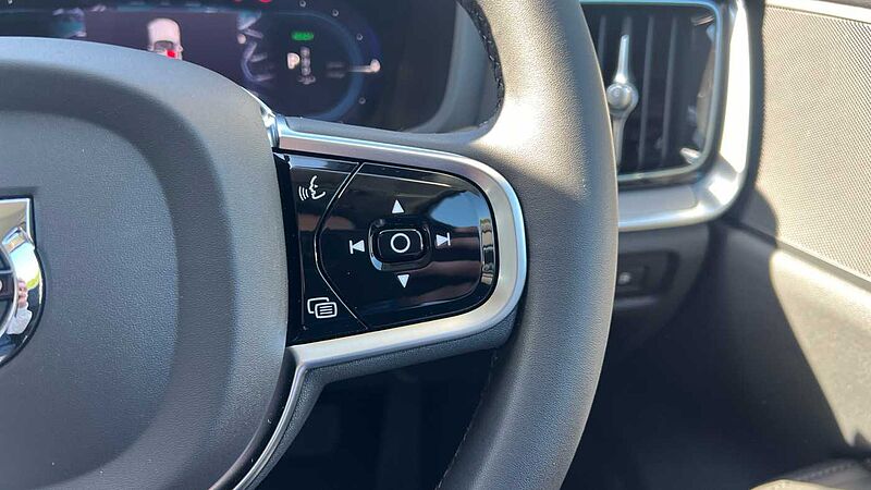 Volvo S60 Recharge Plus, T8 AWD Plug-in hybrid, Electric/Petrol, Dark