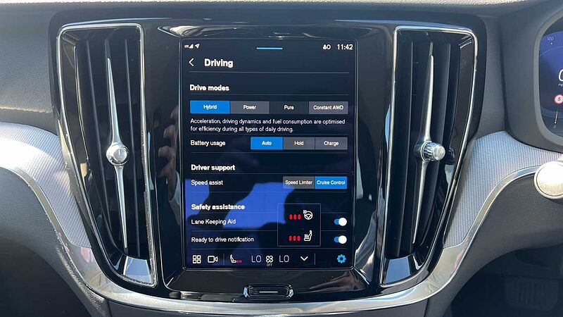 Volvo S60 Recharge Plus, T8 AWD Plug-in hybrid, Electric/Petrol, Dark