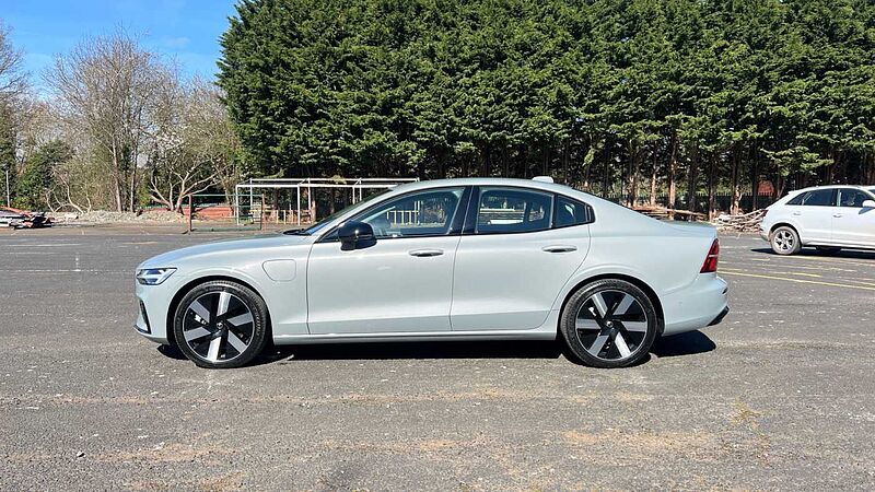 Volvo S60 Recharge Plus, T8 AWD Plug-in hybrid, Electric/Petrol, Dark