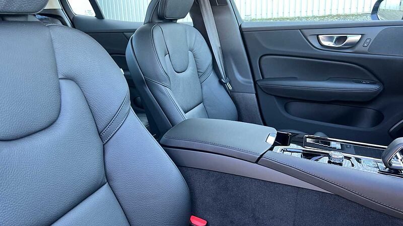Volvo S60 Recharge Plus, T8 AWD Plug-in hybrid, Electric/Petrol, Dark