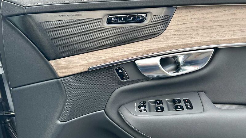 Volvo XC90 Plus, T8 AWD Plug-in hybrid, Electric/Petrol, Dark, 7 Seats