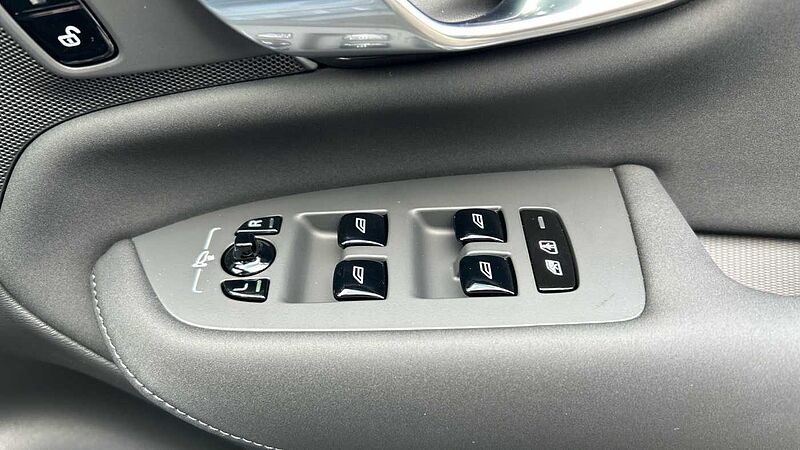 Volvo XC90 Plus, T8 AWD Plug-in hybrid, Electric/Petrol, Dark, 7 Seats