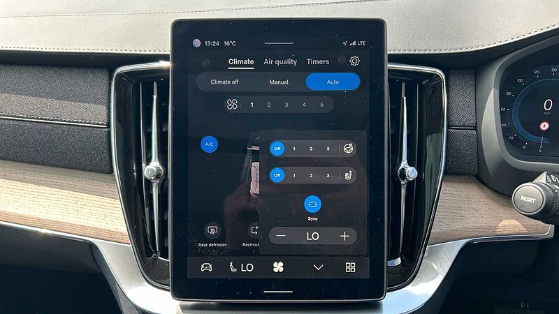 Volvo XC90 Plus, T8 AWD Plug-in hybrid, Electric/Petrol, Dark, 7 Seats