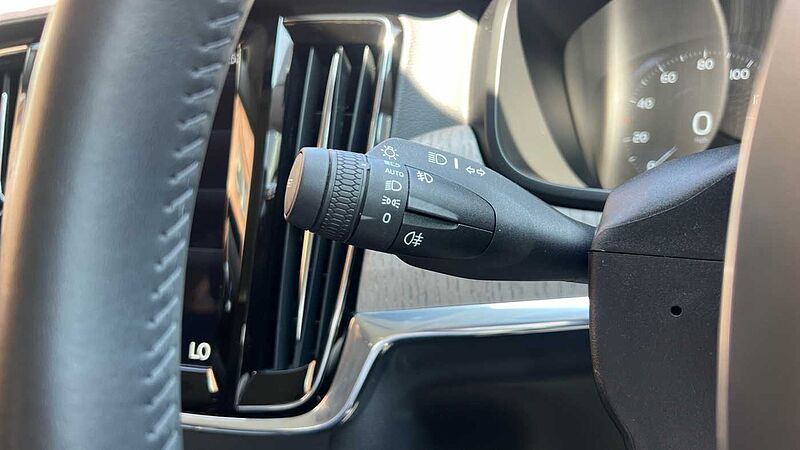 Volvo V90 2.0TD B4 (197bhp) AWD Auto 2021MY Cross Country (Pilot Assist, Heated Seats)