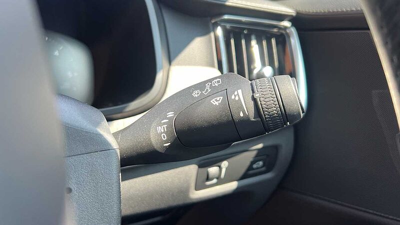 Volvo V90 2.0TD B4 (197bhp) AWD Auto 2021MY Cross Country (Pilot Assist, Heated Seats)