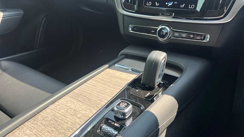 Volvo V90 2.0TD B4 (197bhp) AWD Auto 2021MY Cross Country (Pilot Assist, Heated Seats)