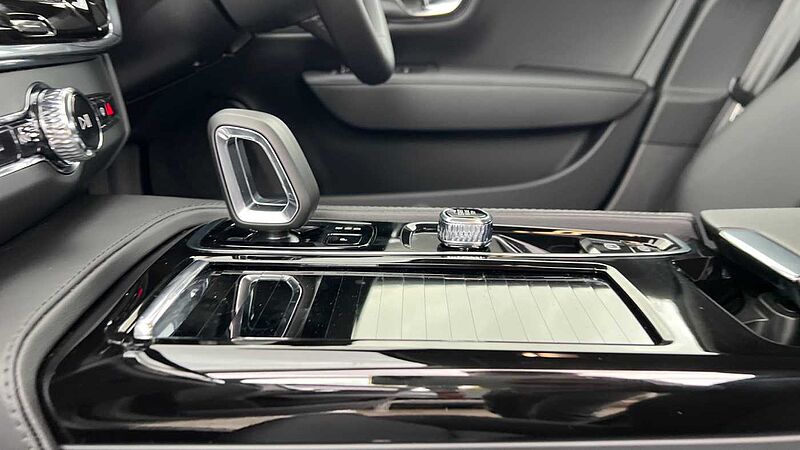 Volvo S90 Recharge Plus, T8 AWD plug-in hybrid, Dark (360 Camera, BLIS, Apple Carplay)