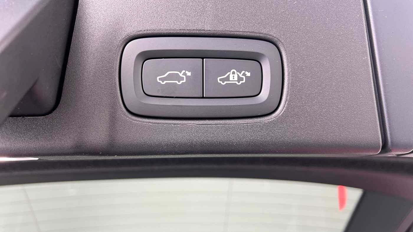 Volvo V90 T6 Plus, AWD Plug-in hybrid, Elec/Pet, Dark(Tints, Harman Kardon, Carplay)