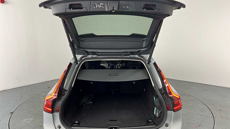 Volvo V90 T6 Plus, AWD Plug-in hybrid, Elec/Pet, Dark(Tints, Harman Kardon, Carplay)