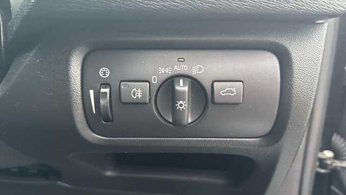 Volvo V40 T3 R-Design Automatic