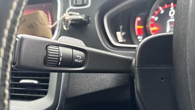 Volvo V40 T3 R-Design Automatic