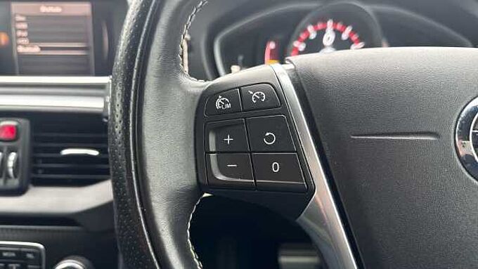 Volvo V40 T3 R-Design Automatic
