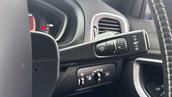 Volvo V40 T3 R-Design Automatic