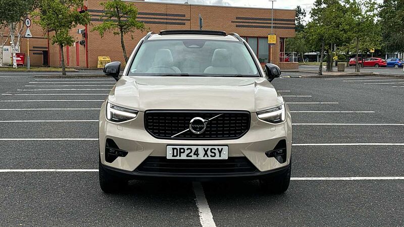 Volvo XC40 Ultra, B4 Mild hybrid, Petrol, Dark