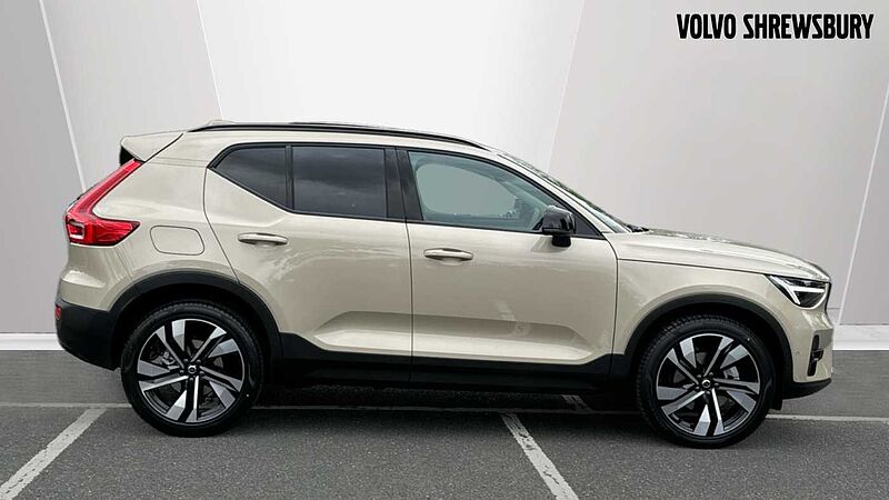 Volvo XC40 Ultra, B4 Mild hybrid, Petrol, Dark