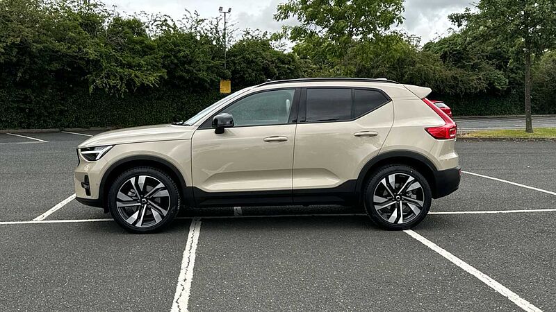 Volvo XC40 Ultra, B4 Mild hybrid, Petrol, Dark